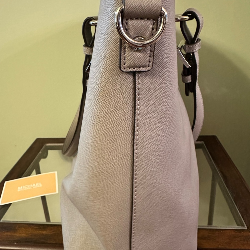 New Michael Kors cross grain light gray leather shoulder bag - Picture 7 of 11